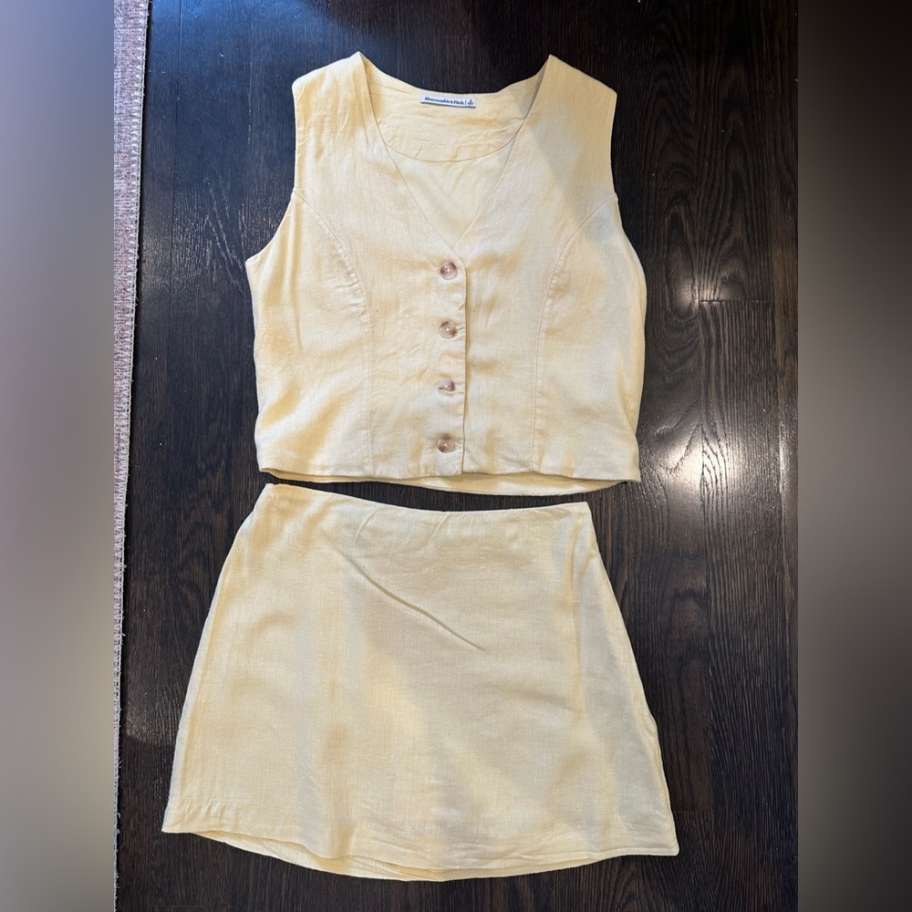 Abercrombie & Fitch Linen butter Yellow V-Neck Top & Skort set